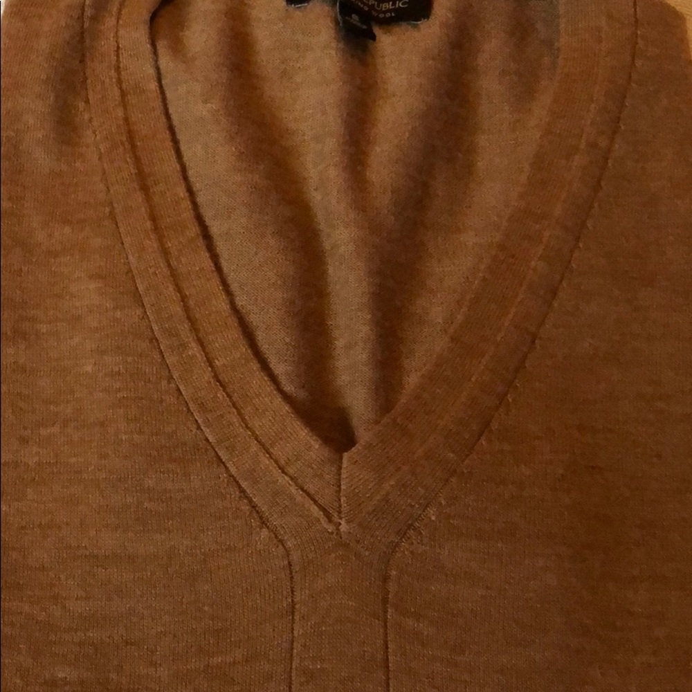 Banana Republic sweater - Picture 6 of 6